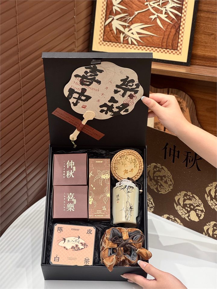 月饼&times;2 &middot; 富桂线香 &middot; 杯垫 礼盒