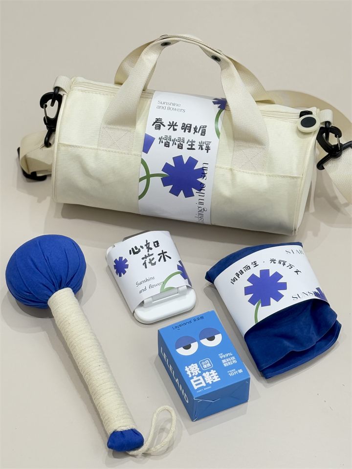 手机支架 &middot; 艾草养生锤 &middot; 小白鞋清洁湿巾 礼盒