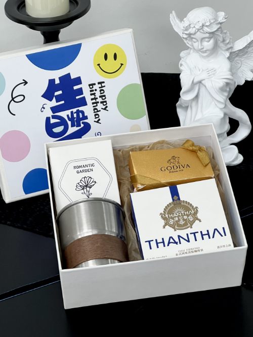 香薰挂片 &middot; 咖啡杯 &middot; 歌帝梵巧克力 礼盒